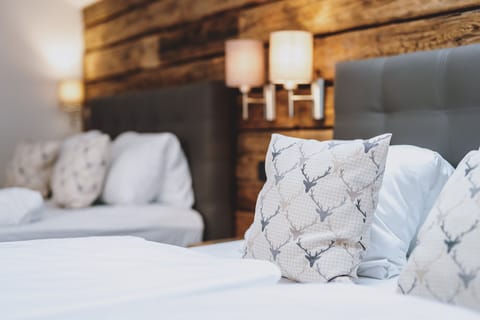 Comfort Chalet | 4 bedrooms, Egyptian cotton sheets, premium bedding, memory foam beds