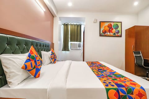 Egyptian cotton sheets, premium bedding, in-room safe, WiFi (free)