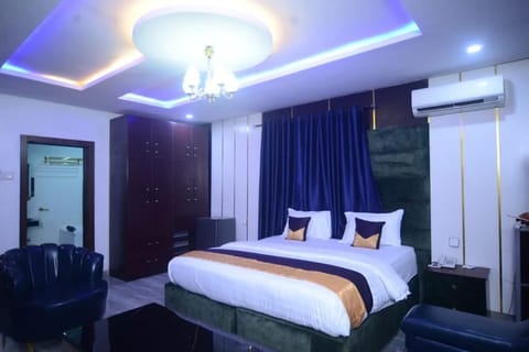 Business Single Room, 1 Large Twin Bed | Free WiFi, bed sheets