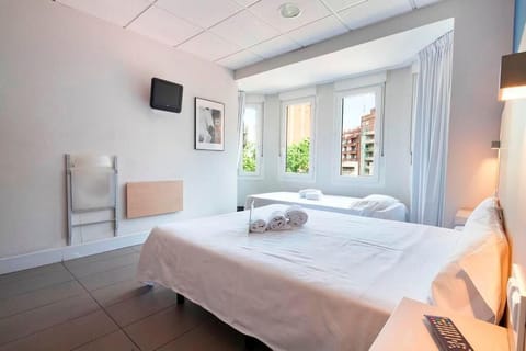 Triple Room | Down comforters, soundproofing, free WiFi, bed sheets