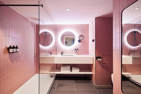 Superior Family Room | Bathroom | Shower, towels, soap, shampoo