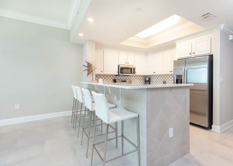 Condo, 2 Bedrooms | Private kitchen | Fridge, oven, coffee/tea maker