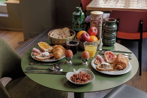 Daily continental breakfast for a fee