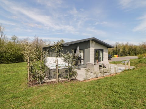 Cottage | Property grounds