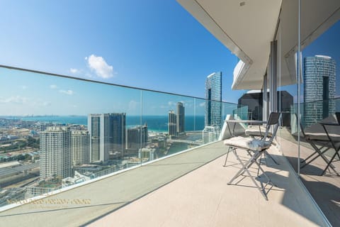 Deluxe Apartment | Balcony