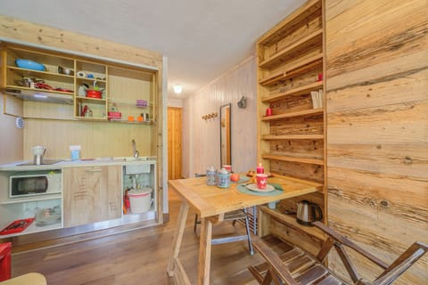 Standard Studio, Mountain View (Studio Abete Rosso 500m From Ski) | Private kitchen | Fridge, microwave, stovetop, electric kettle