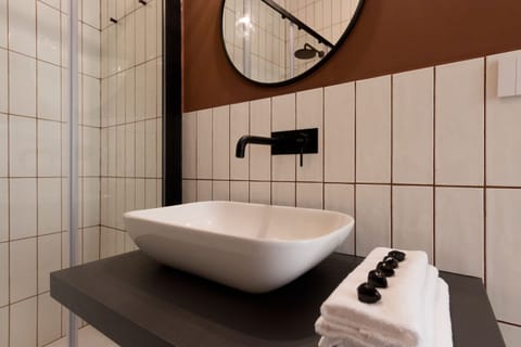 Superior Double or Twin Room | Bathroom | Shower, hair dryer, bidet, towels