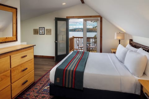 Premium Chalet, Multiple Beds | Hypo-allergenic bedding, iron/ironing board, free WiFi, bed sheets