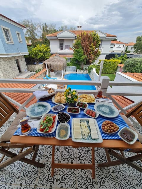 Daily local cuisine breakfast for a fee