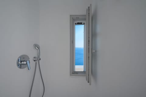 Honeymoon Villa, Jetted Tub, Sea View | Bathroom | Shower, rainfall showerhead, free toiletries, hair dryer