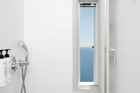 Honeymoon Villa, Jetted Tub, Sea View | Bathroom | Shower, rainfall showerhead, free toiletries, hair dryer