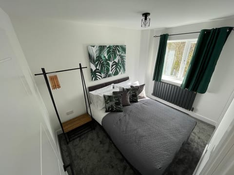 House, 4 Bedrooms | 4 bedrooms, bed sheets