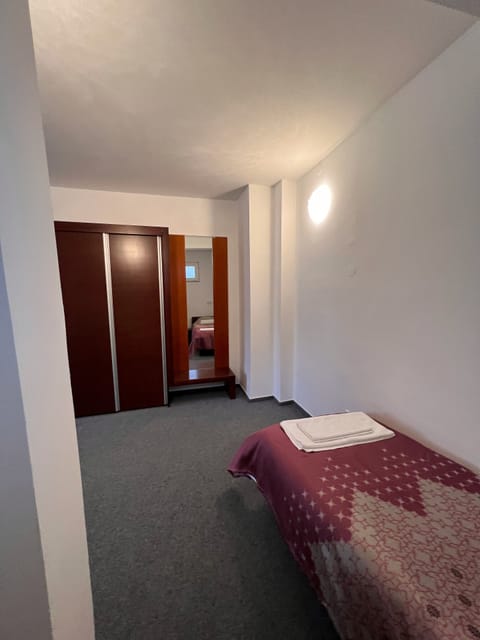 Classic Single Room | Bathroom | Towels, soap, shampoo, toilet paper