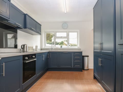 Cookware/dishes/utensils