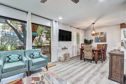 Condo, 3 Bedrooms | Living area