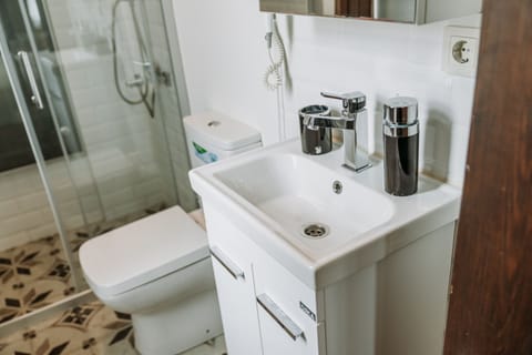 Gallery Studio Suite | Free WiFi, bed sheets