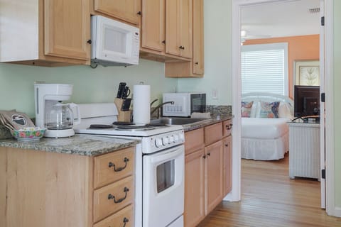 Unit #4 Room, 2 Bedrooms, Kitchen (One Bath) | Private kitchen | Fridge, microwave, oven, stovetop