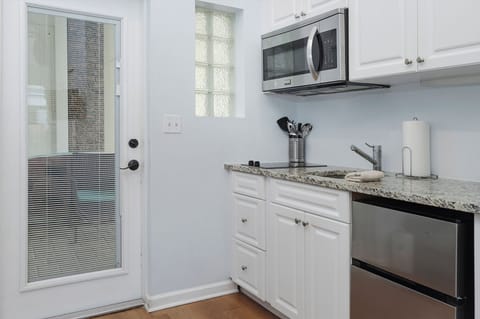 Unit #5 Studio, 1 Queen Bed, Kitchen | Private kitchen | Fridge, microwave, oven, stovetop
