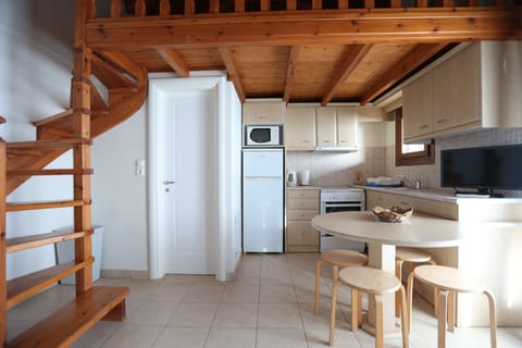 Superior Quadruple Room, Non Smoking, Sea View | Individually decorated, individually furnished, desk, laptop workspace