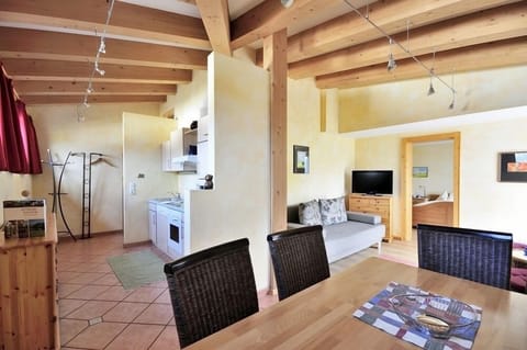 Premium Suite | Living area | 1-inch flat-screen TV with cable channels, TV