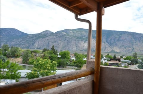 Balcony Suite, 1 Queen Bed with Sofa bed, Kitchen | Mountain view
