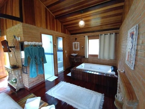 Luxury Double Room | Bathroom | Towels
