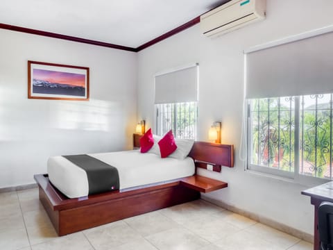 Standard Room | Desk, WiFi (free), bed sheets
