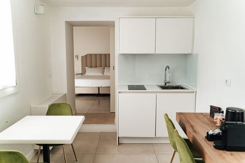 Family Suite | Private kitchen | Mini-fridge, stovetop, espresso maker, coffee/tea maker