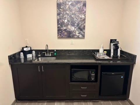 Suite, 1 Bedroom | Desk, blackout drapes, soundproofing, iron/ironing board