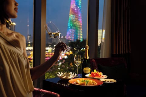 Suite, 1 Bedroom, River View (Dining Area) | Premium bedding, minibar (free items), in-room safe, blackout drapes