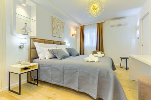 Basic Double or Twin Room | In-room safe, desk, blackout drapes, soundproofing