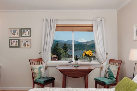 Premium bedding, individually decorated, individually furnished, desk