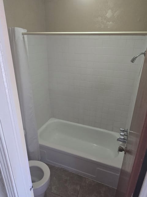 Traditional Double or Twin Room | Bathroom | Towels, soap, shampoo, toilet paper