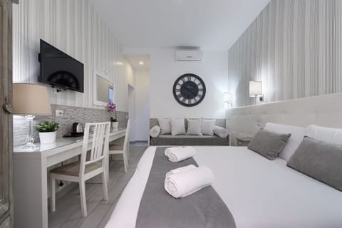 Double Room | In-room safe, desk, blackout drapes, soundproofing