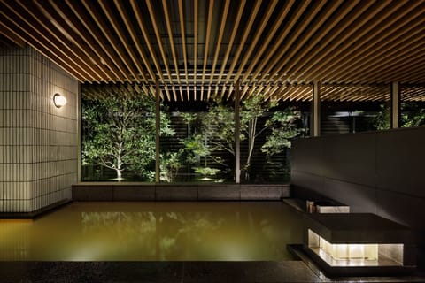 3 treatment rooms, massages