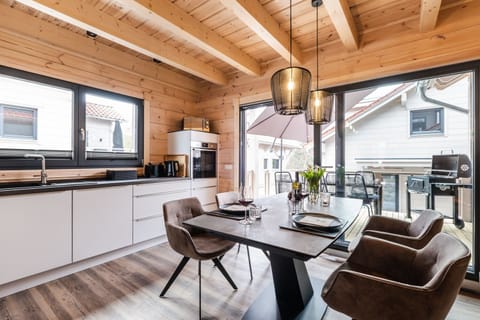 House | In-room dining