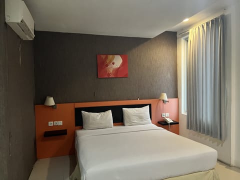 Standard Double Room | Desk, laptop workspace, bed sheets