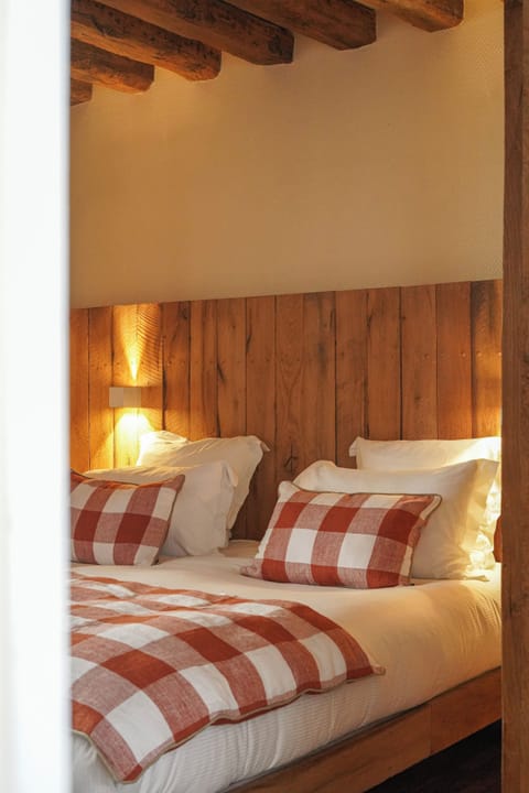 Classic Double Room | In-room safe, laptop workspace, blackout drapes, soundproofing