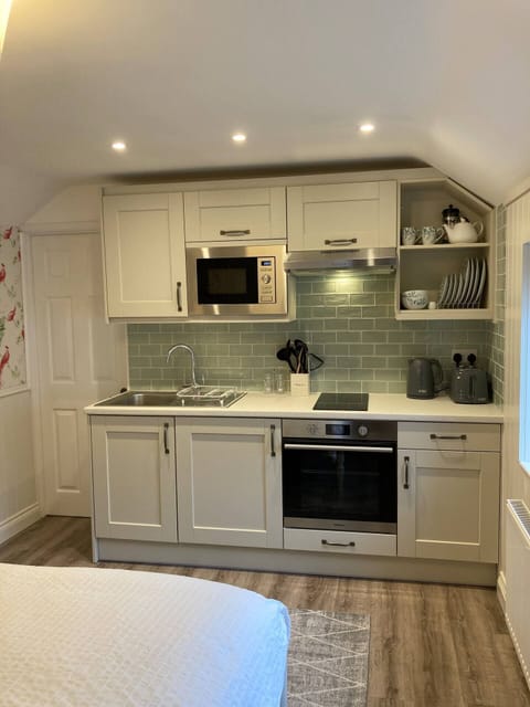 Traditional Cottage, Ensuite (Little Smithy) | Shared kitchen
