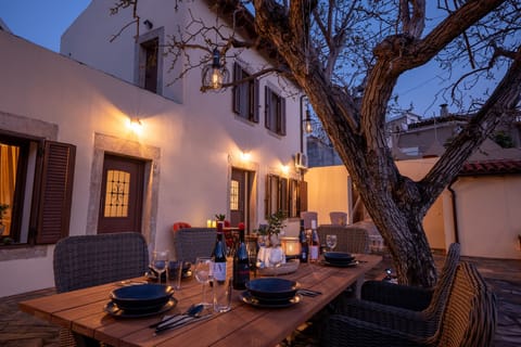 Villa | Outdoor dining