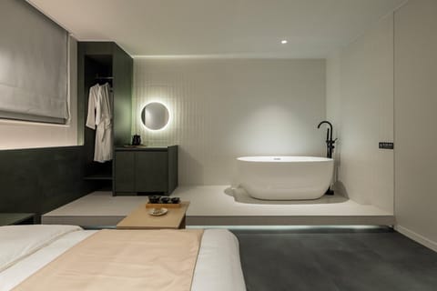 SPA Room | Down comforters, desk, laptop workspace, free WiFi