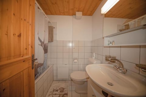 Standard Condo | Bathroom | Shampoo, toilet paper