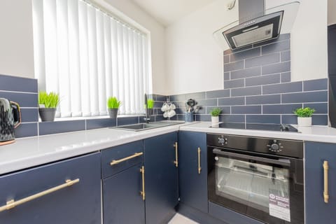 Premium Studio, Ensuite, Garden View (Annexe) | Shared kitchen