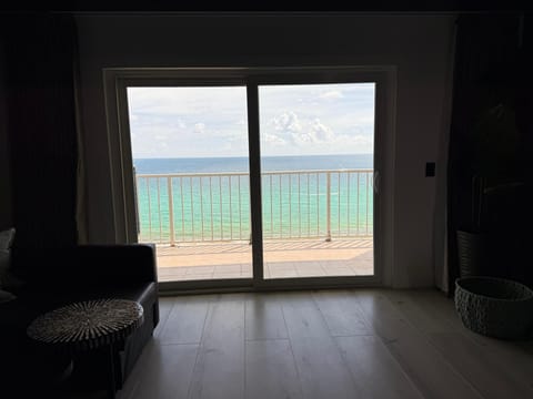 Condo, 1 King Bed with Sofa bed (The Summit 1305) | Interior