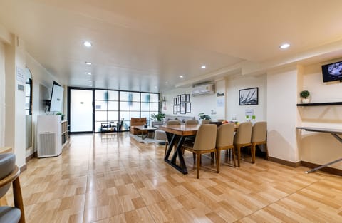 City Townhome | In-room dining