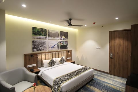 Iron/ironing board, free WiFi, bed sheets
