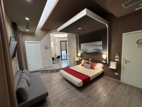 Deluxe Room | 1 bedroom, desk, soundproofing, free WiFi