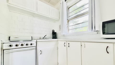 Sunrise Kitchen, Studio | Private kitchen | Mini-fridge, microwave, coffee/tea maker