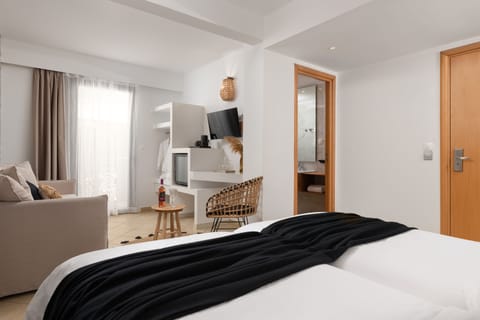 Superior Quadruple Room | In-room safe, desk, soundproofing, iron/ironing board