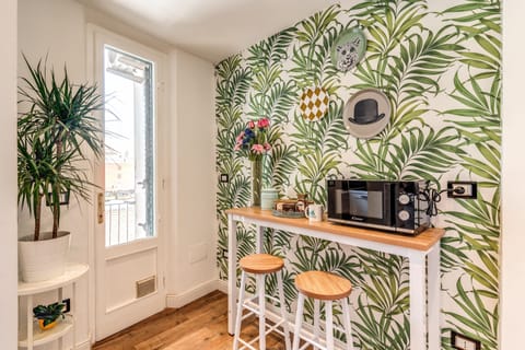 Luxury Apartment | Private kitchen | Full-size fridge, microwave, oven, stovetop